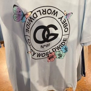 Women medium obey tee